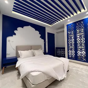 Seven Floors Aparthotel